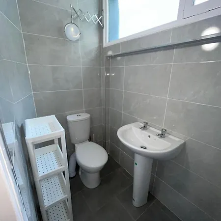 Serpentine Ave Garden Flat *